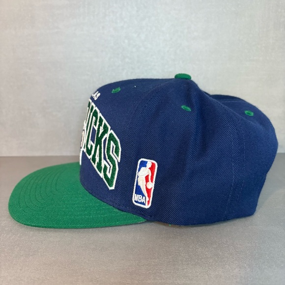 Mitchell & Ness | Dallas Mavericks Throwback Logo SnapBack Hat - Navy - Picture 3 of 6